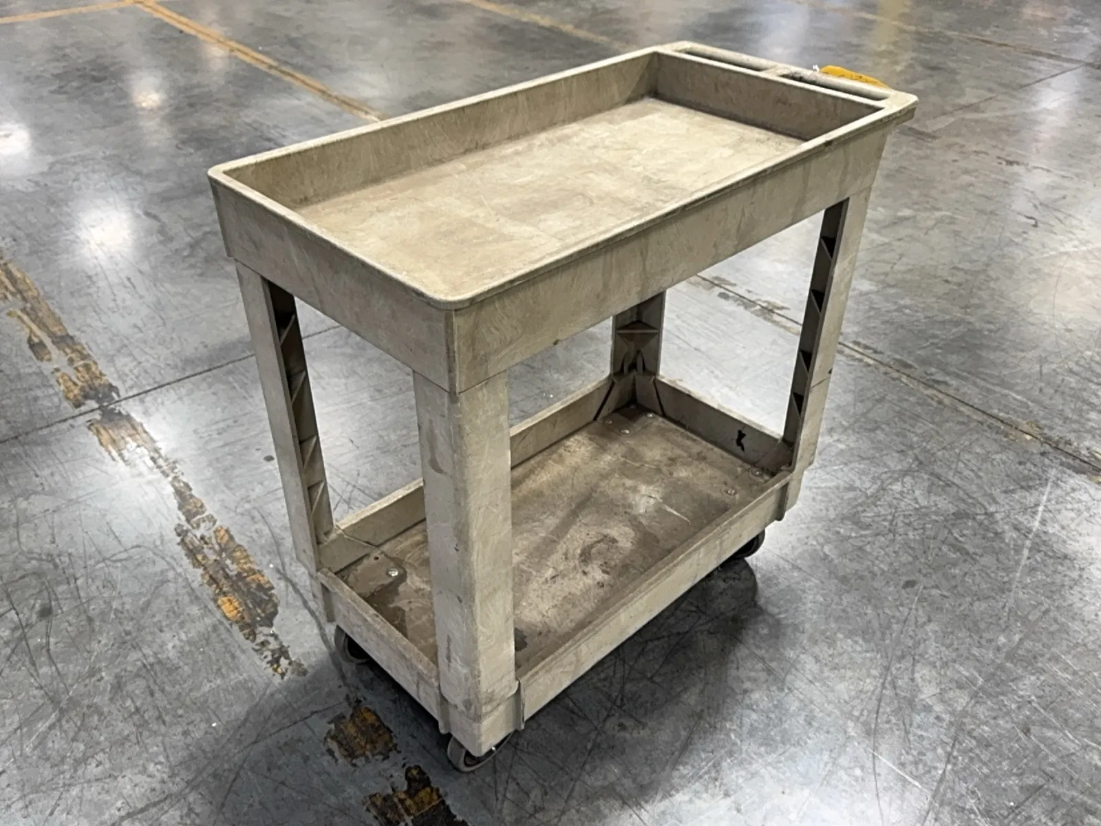 rubbermaid-2-shelf-cart-mqkcbc8n