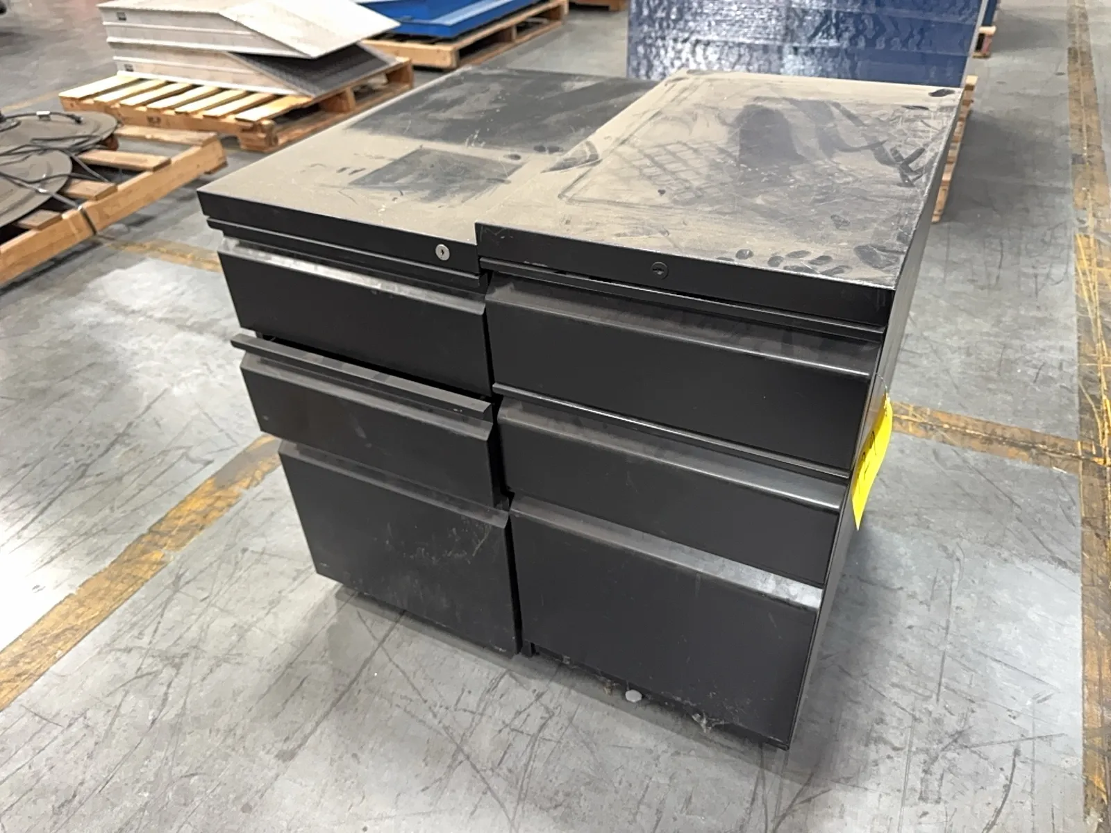 2-filing-cabinets-6c5c68