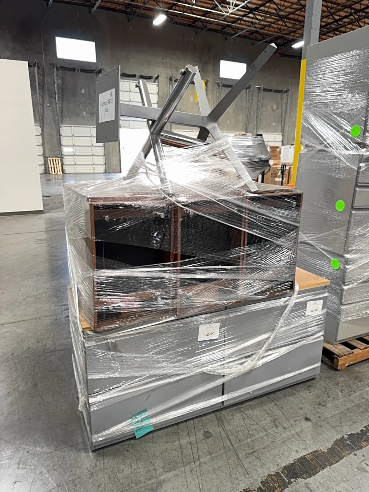 5-assorted-filing-cabinets-80aa65