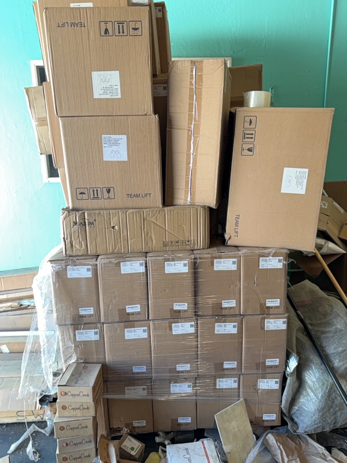 large-pallet-of-brand-new-bathroom-lighting-fixtures-d6086a