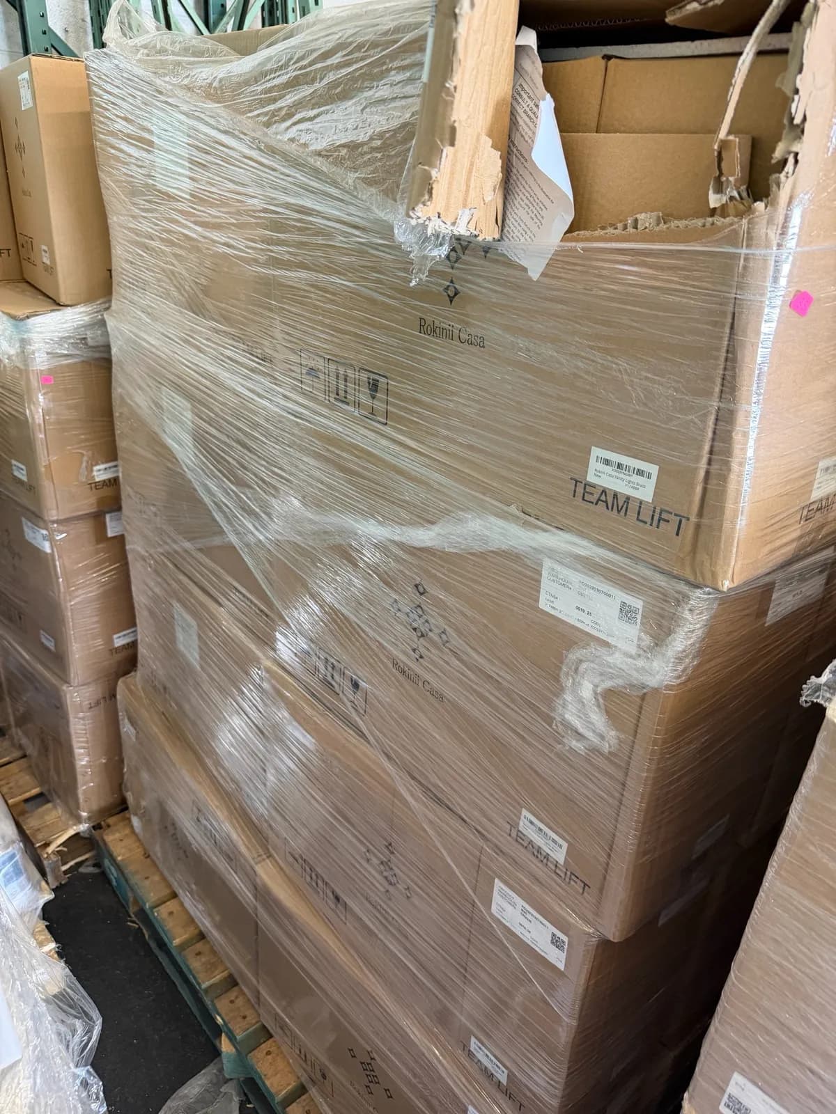 large-pallet-of-bathroom-lighting-fixtures-57efef