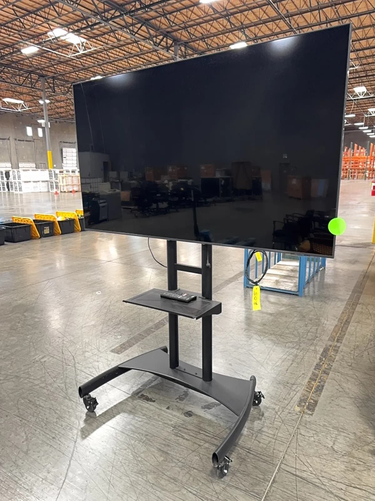 samsung-76-flatscreen-television-with-rolling-cart-e7e376
