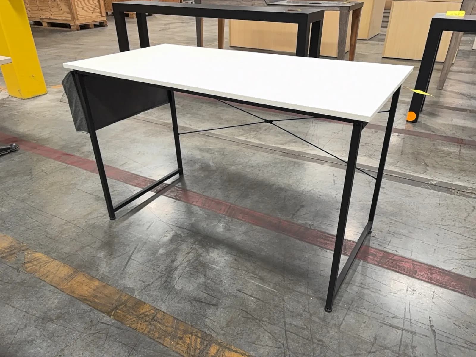 4-work-table-mqkas9oi