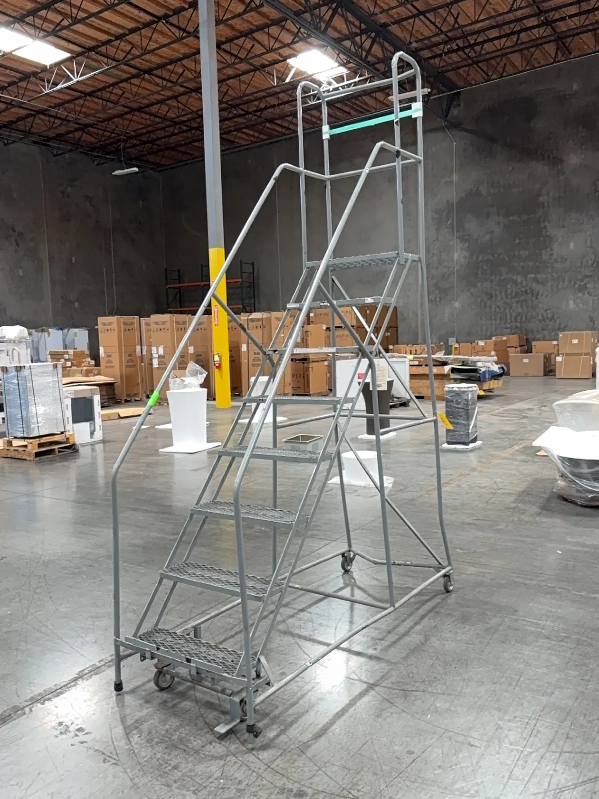 uline-8-warehouse-ladder-782b00