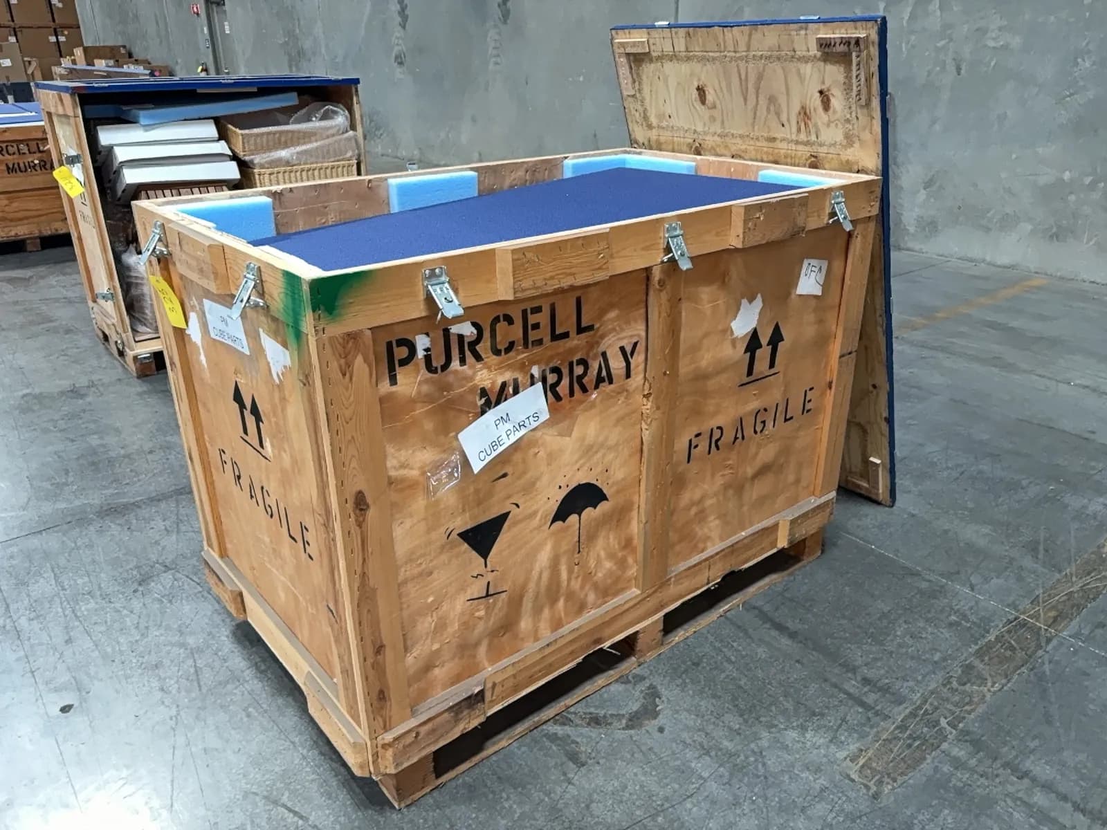 crate-of-assorted-cubicle-panels-de42b1