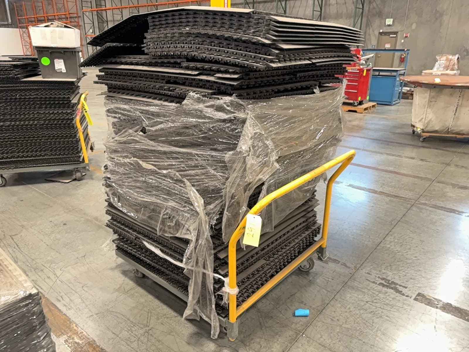 material-cart-with-floor-protective-pads-mqkbrdwg