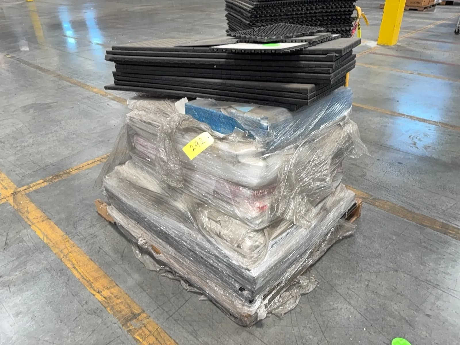 bulk-lot-pallet-of-wall-protective-pads-68ec6f
