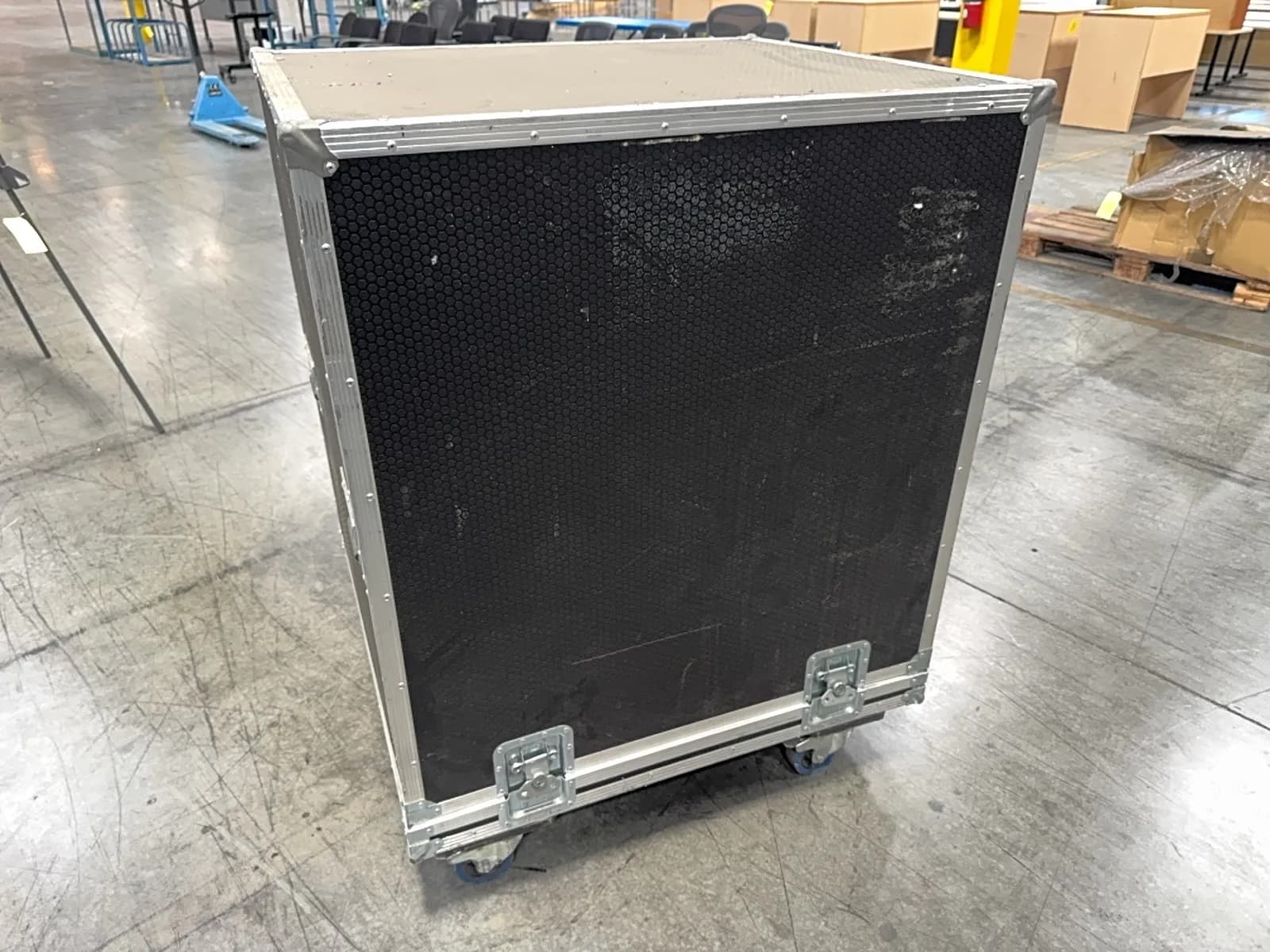 rolling-road-case-empty-bc7f82