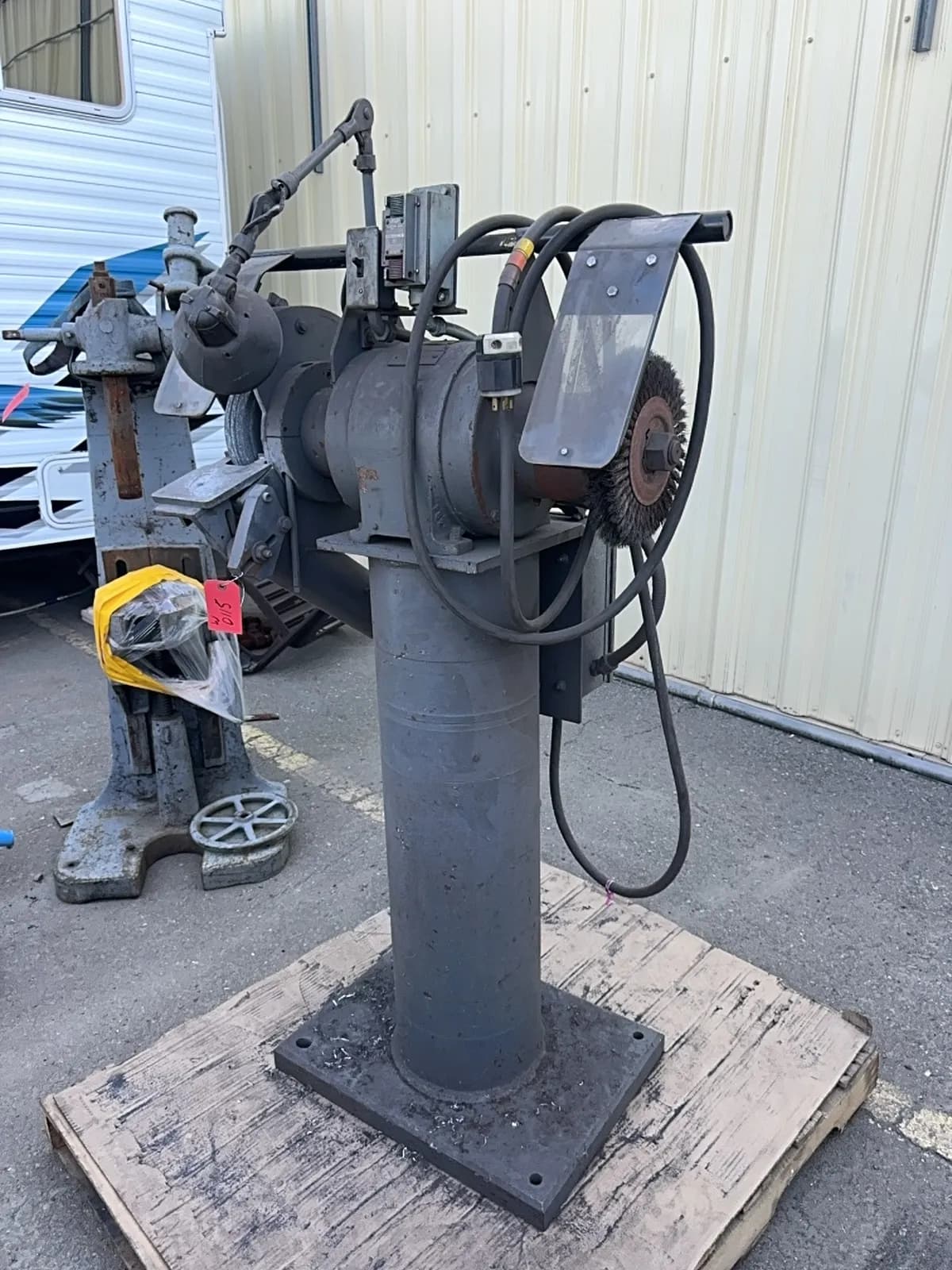 pedestal-dual-grinder-877b64