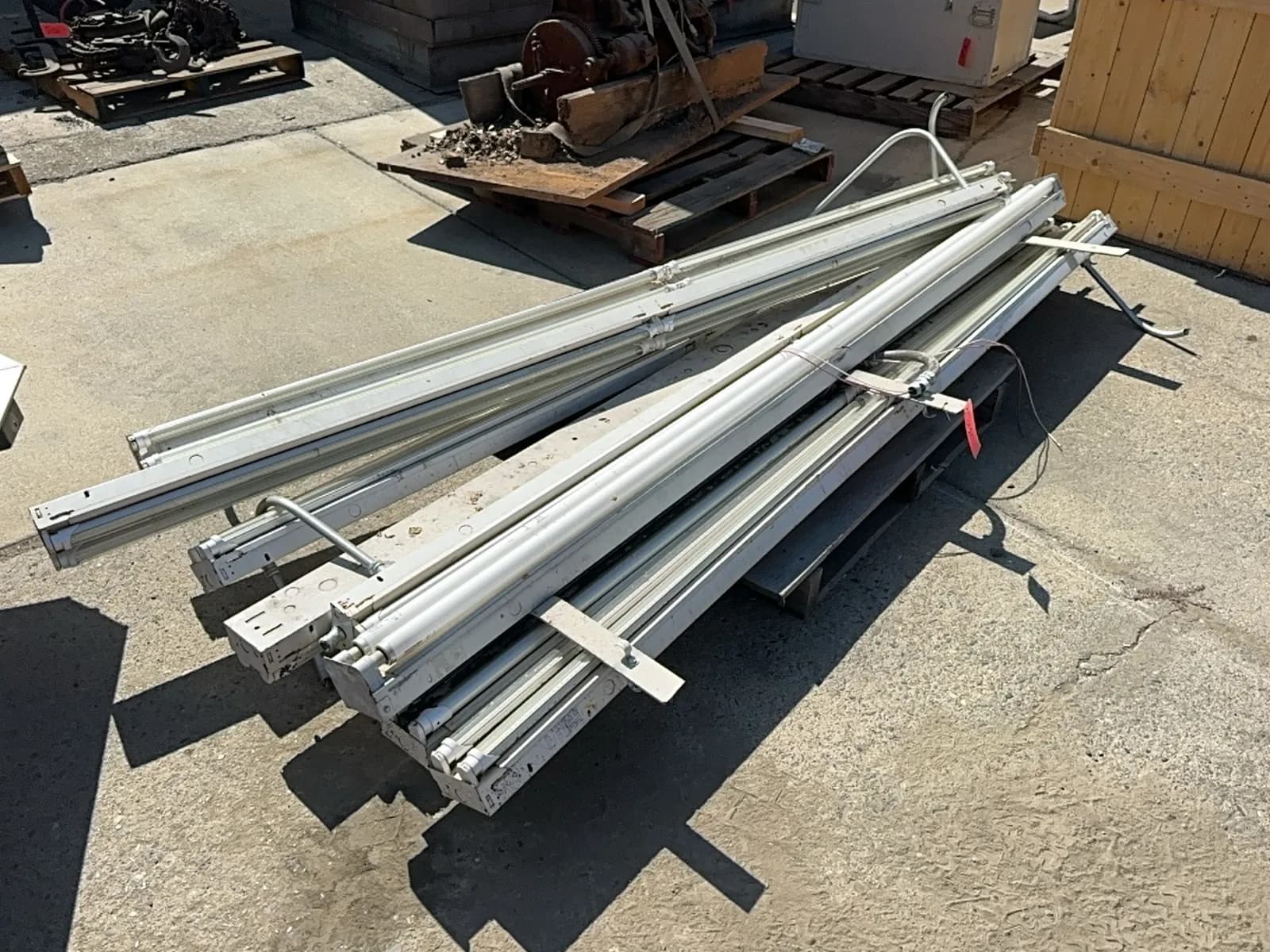 7-fluorescent-light-fixtures-bc246e