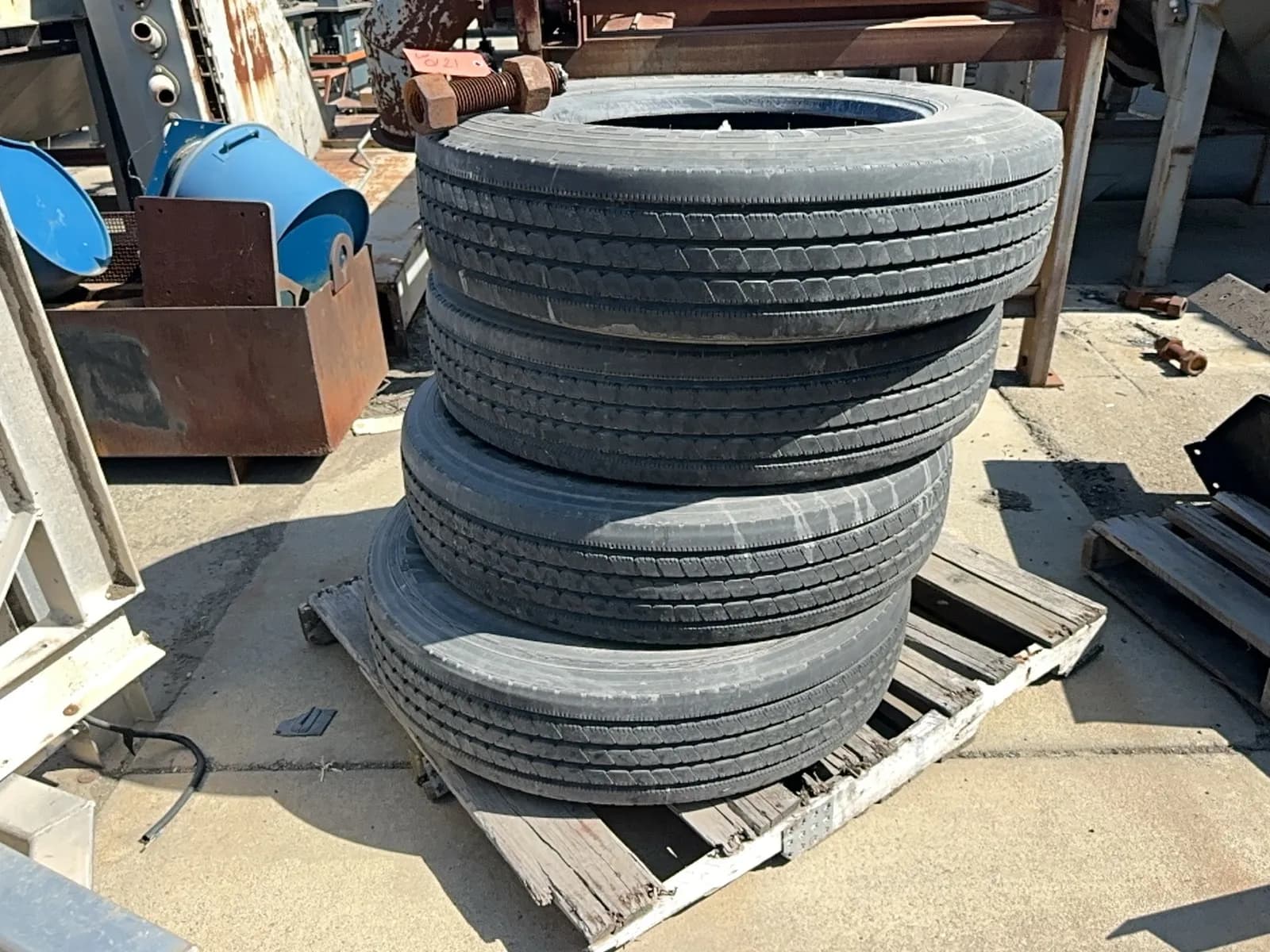 4-michelin-255-80r225-tires-63e8f3
