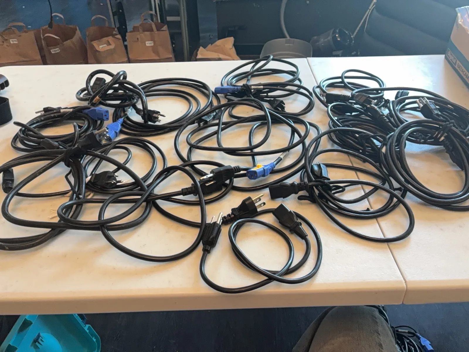 assorted-power-cords-with-standard-and-c13-connectors-mqlc39fc