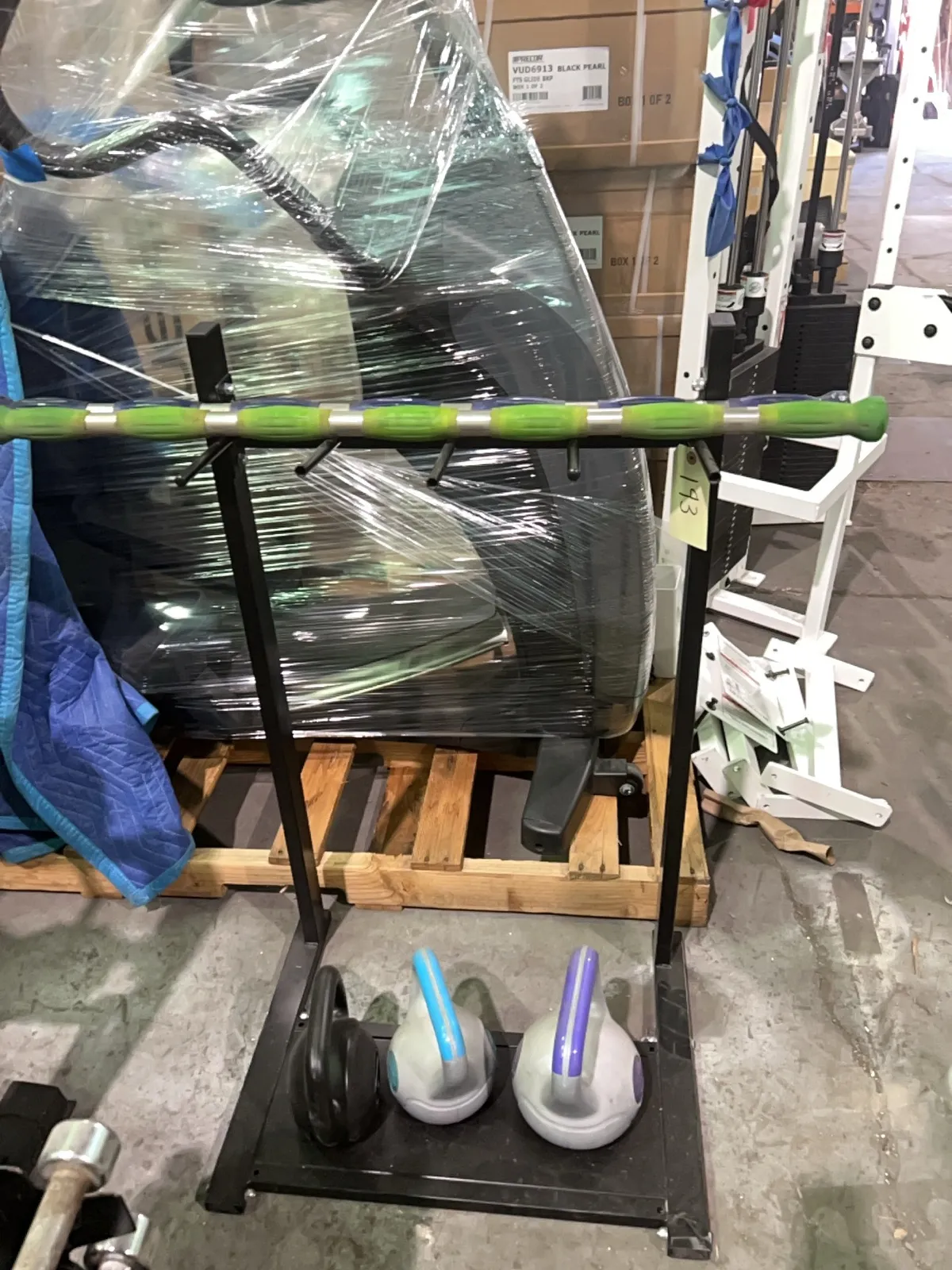 kettlebell-rack-with-two-kettlebells-and-exercise-equipment-43c940