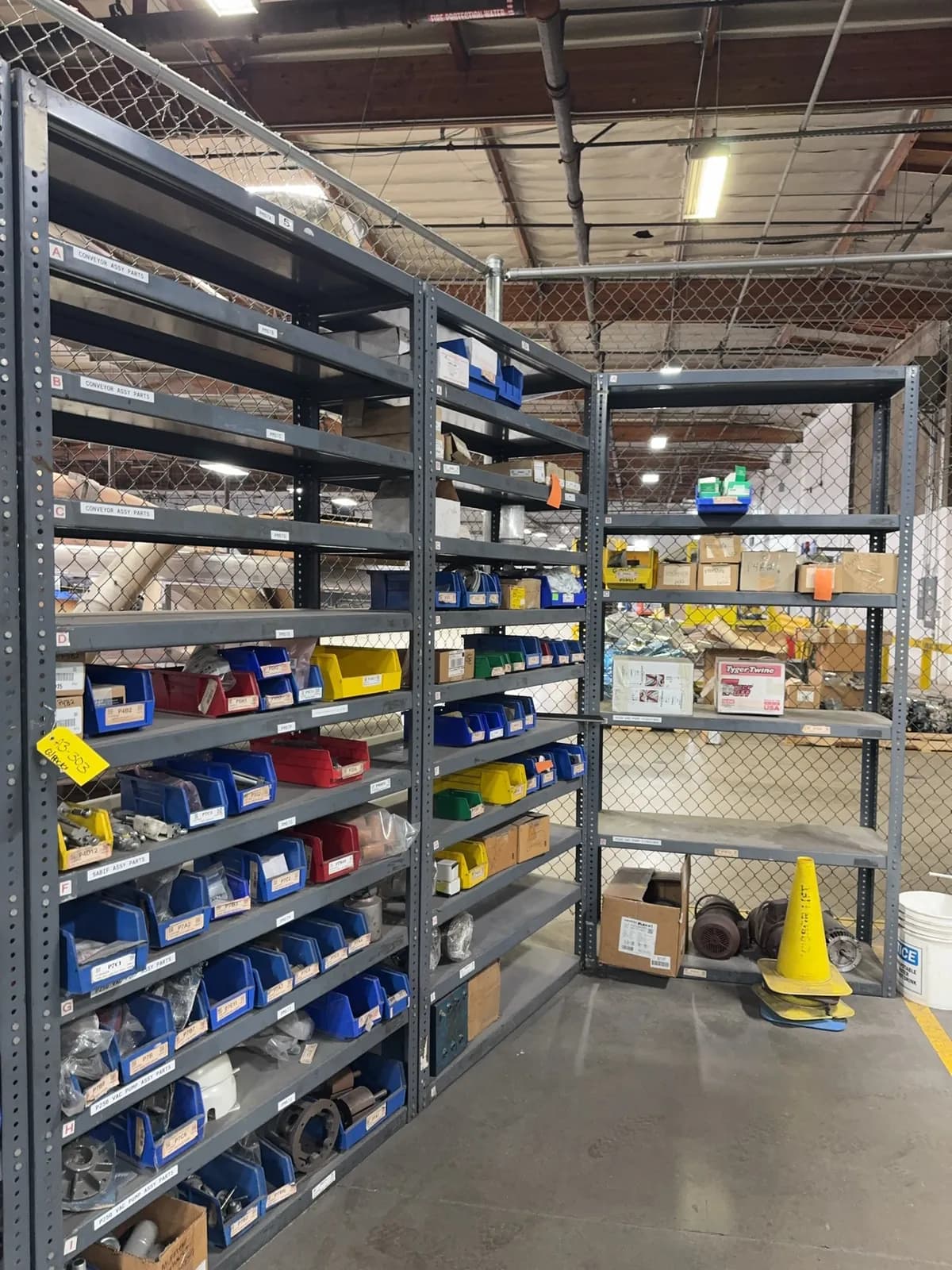 3-shelving-units-contents-not-included-mrcw548k