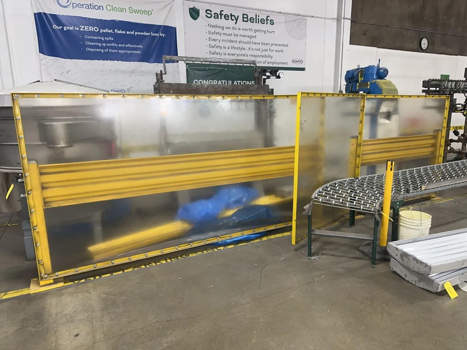 2-sections-of-protective-guard-rails-mrjow447