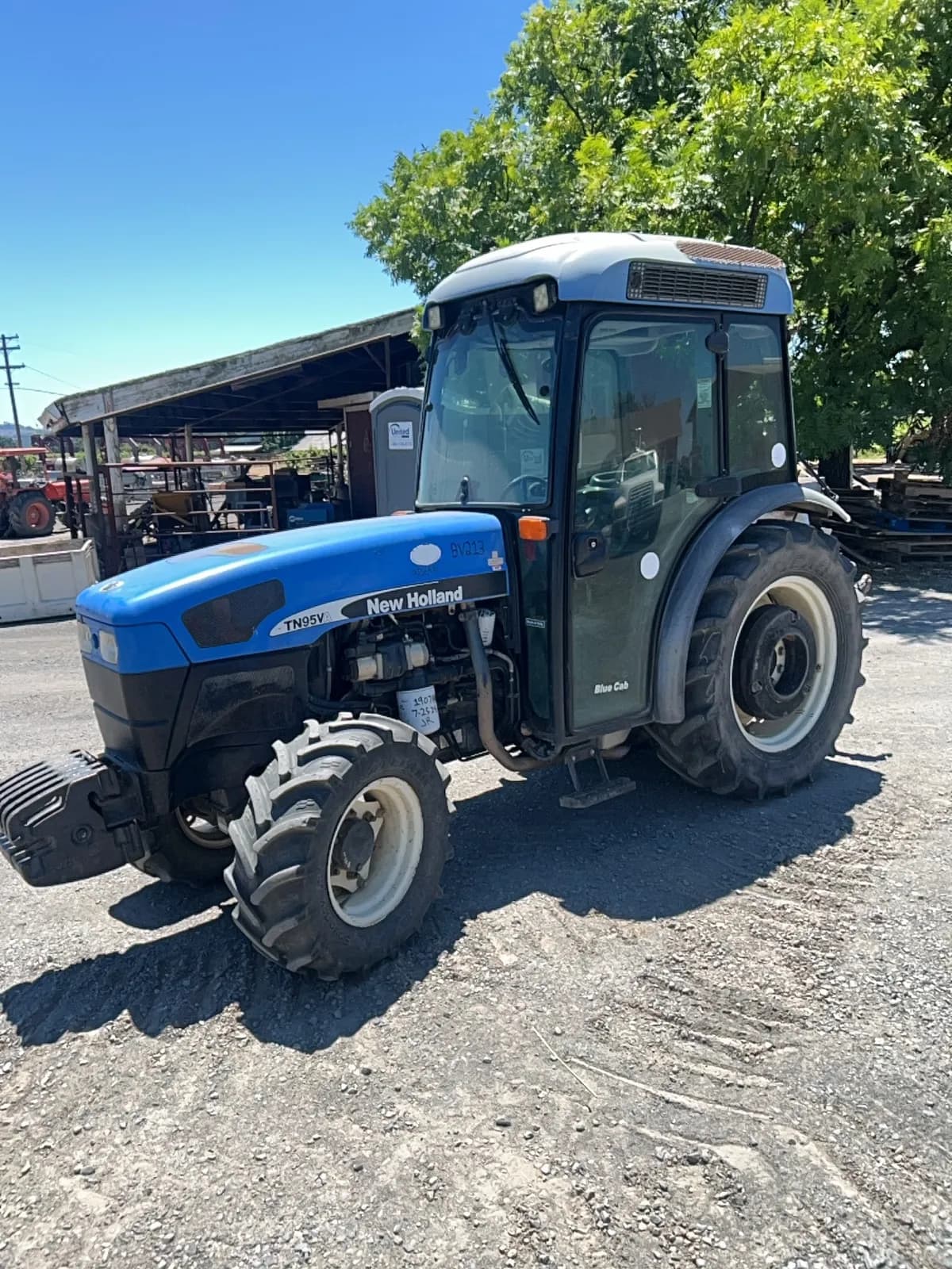 new-holland-tn95va-8f69ab