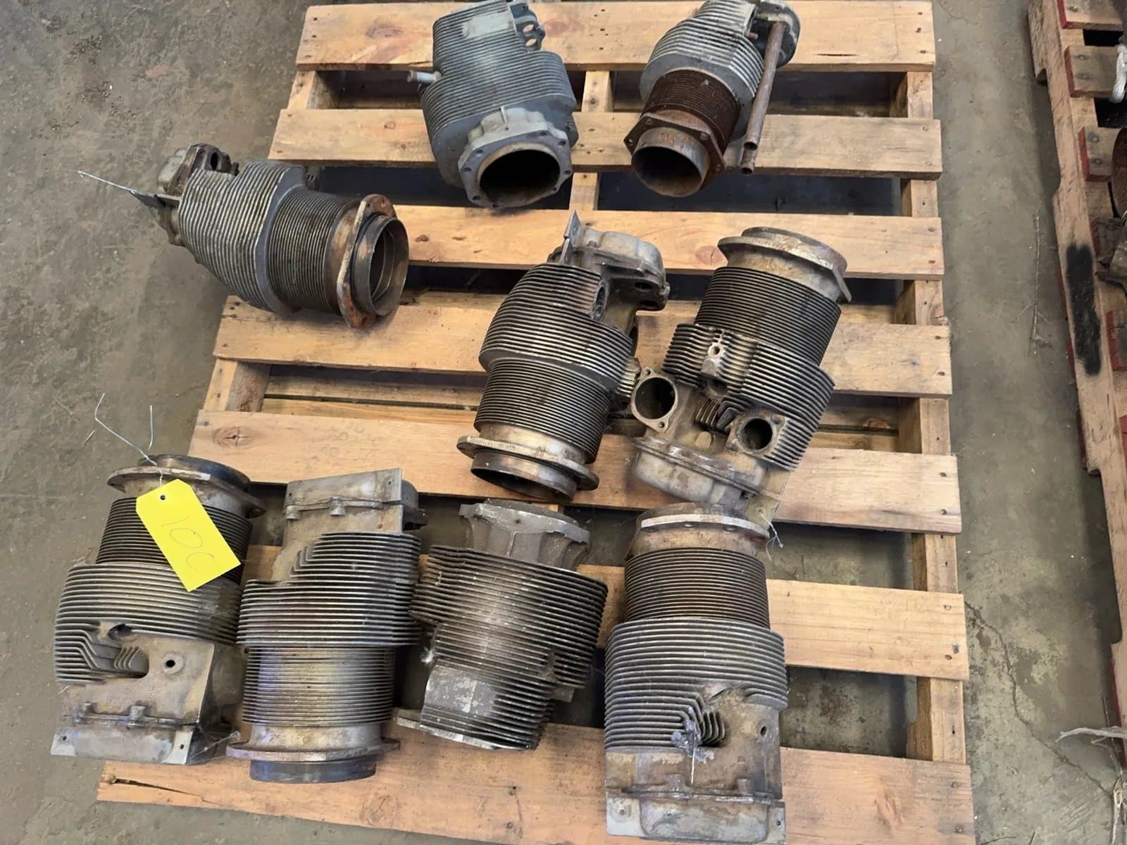 contents-of-pallet-continental-aviation-engine-cylinders-ms9d0kdw