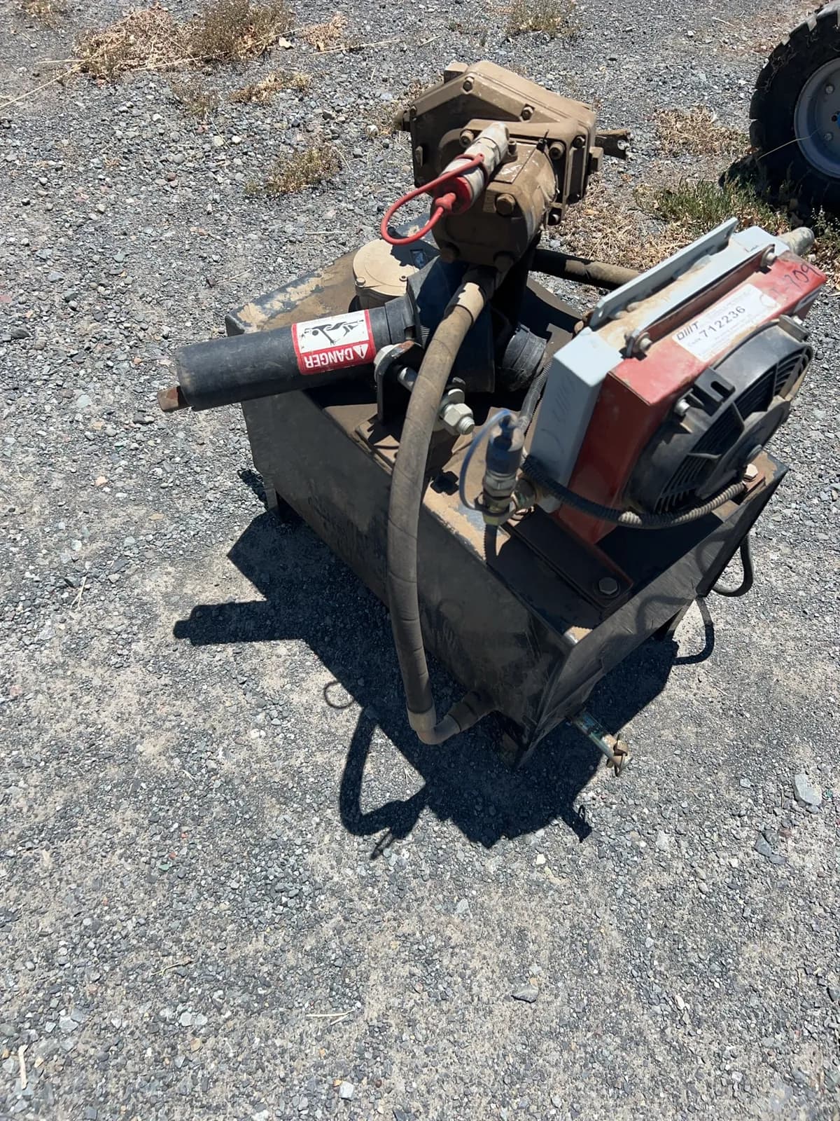 3-point-hydraulic-tank-with-pump-e7af80