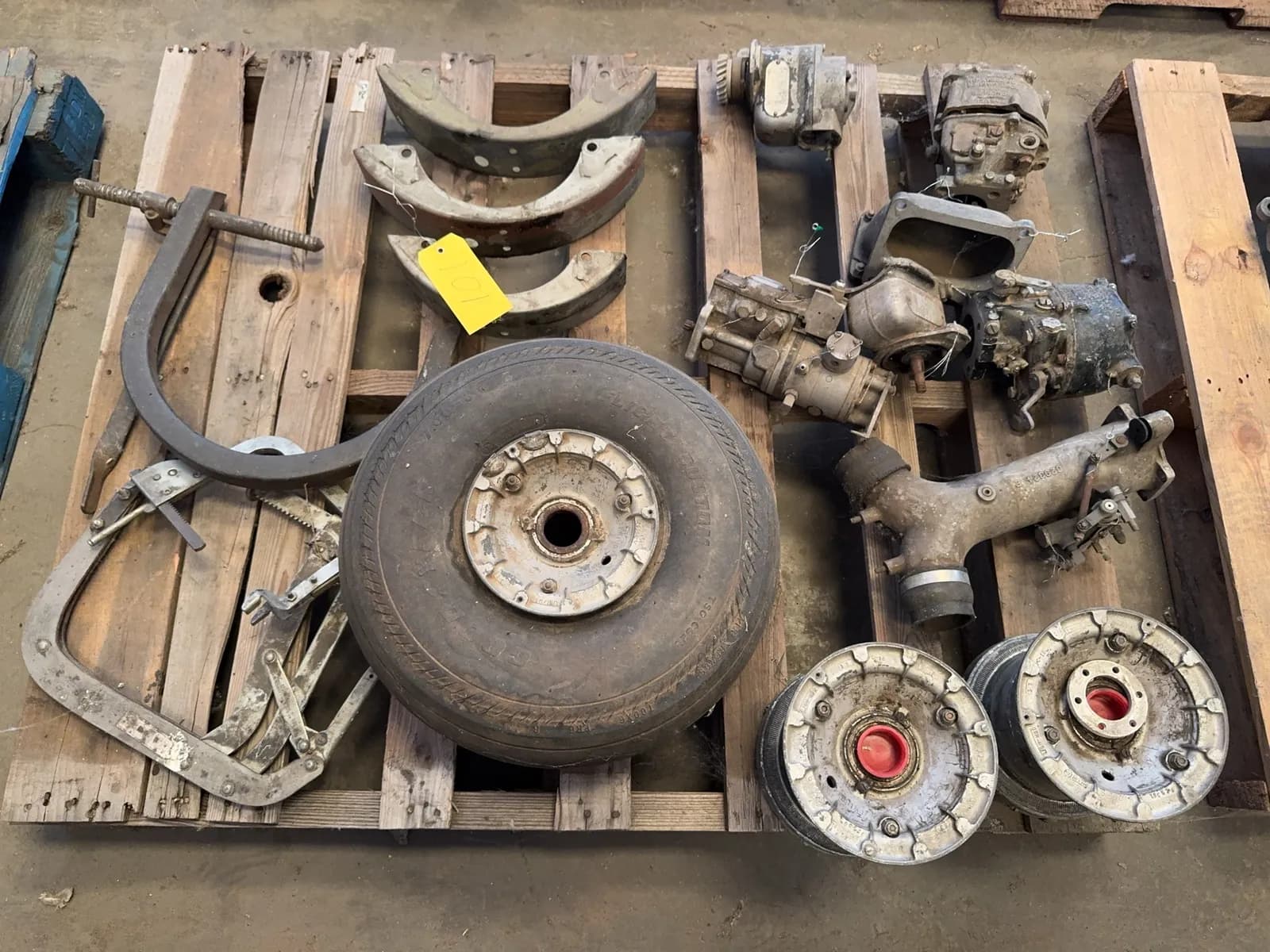 contents-of-pallet-assorted-aviation-parts-marvel-schebler-carburetor-wheels-and-more-ms9d0ke0