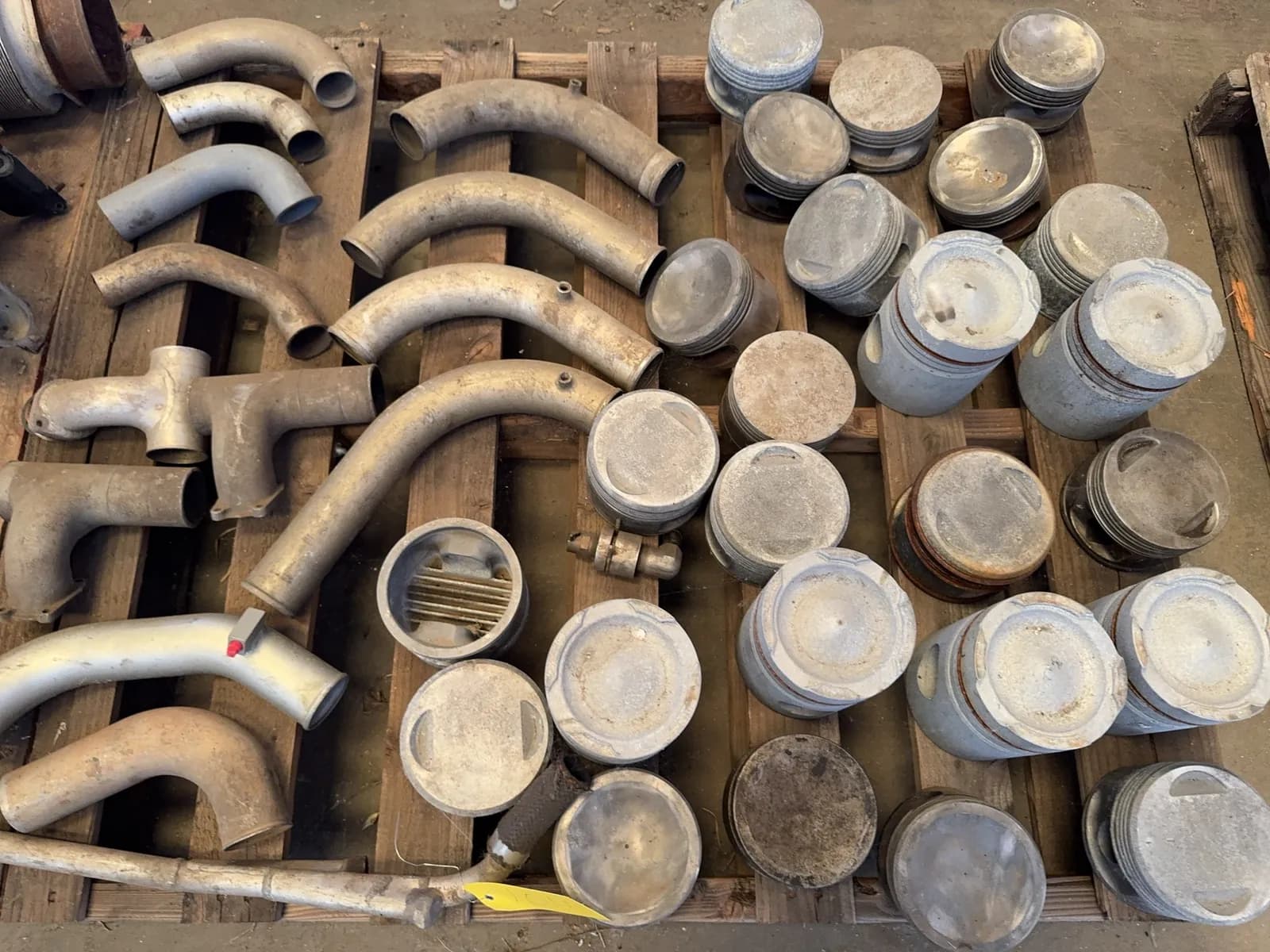 contents-of-pallet-assorted-aviation-engine-parts-ms9d0kdq