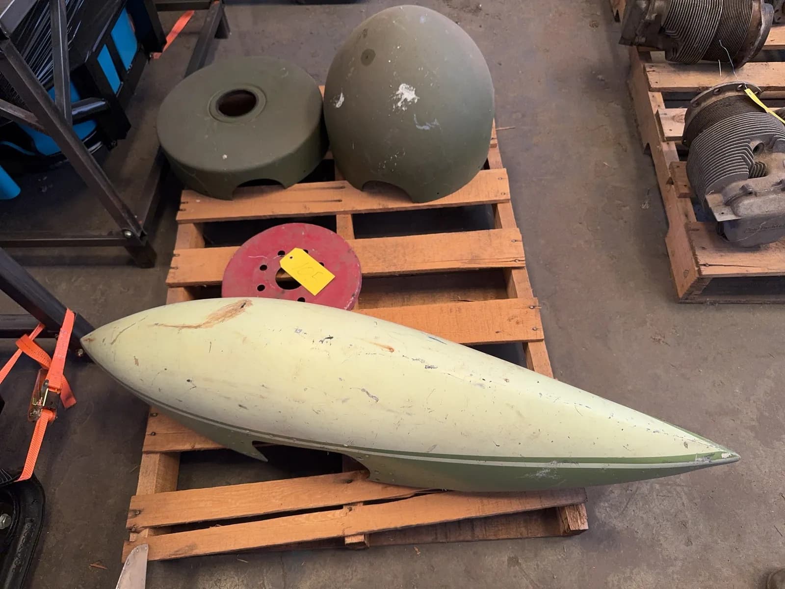contents-of-pallet-assorted-aviation-arts-nose-cone-and-more-ms9d0kjk