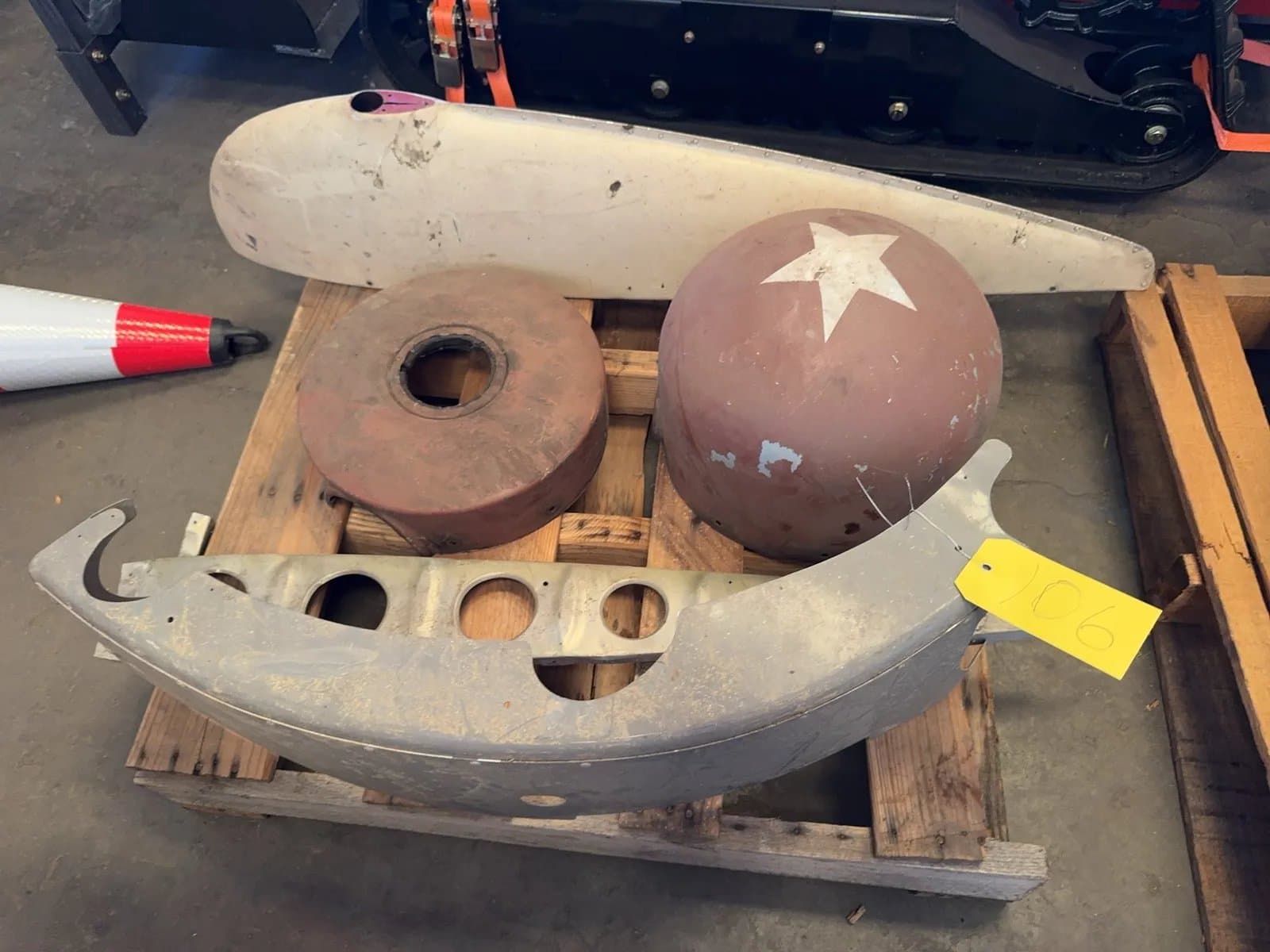 contents-of-pallet-assorted-aviation-parts-nose-cone-and-more-ms9d0kjy