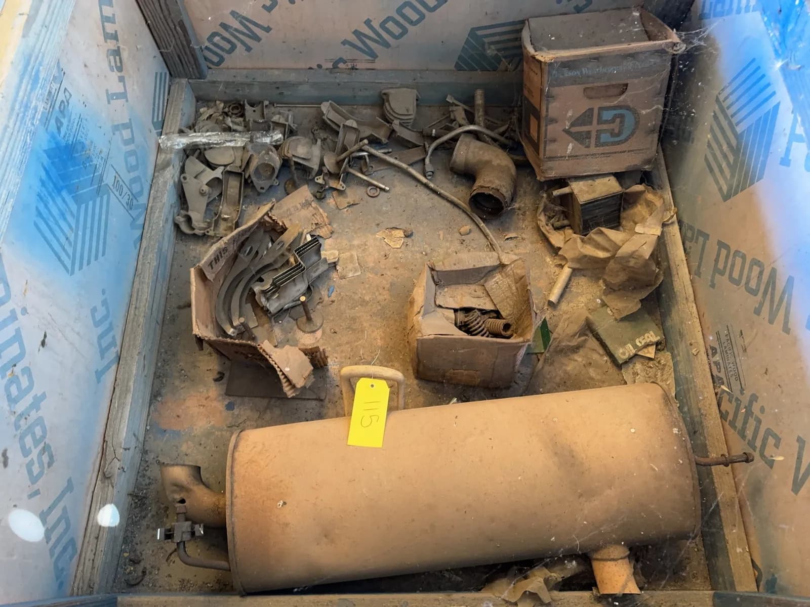 contents-of-crate-assorted-engine-parts-exhaust-valves-and-more-ms9d0kr9