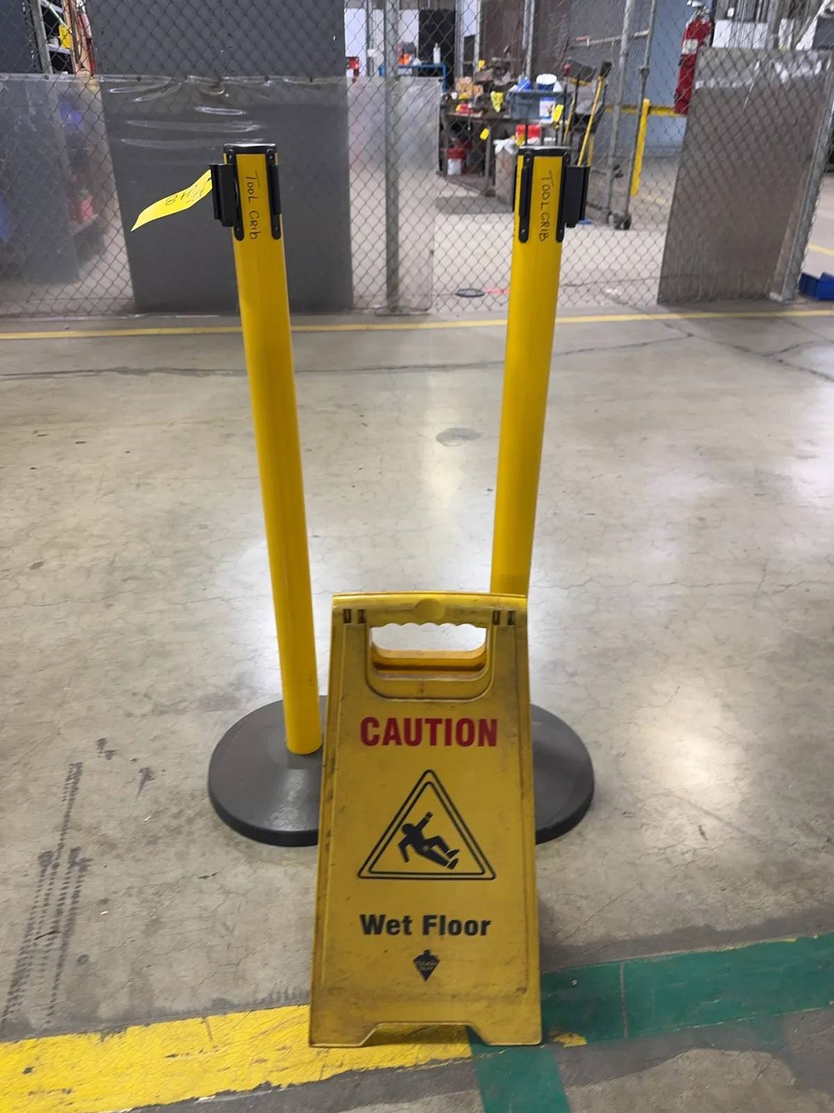 2-uline-safety-retractable-belt-stanchions-and-wet-floor-sign-mrmkqmu2