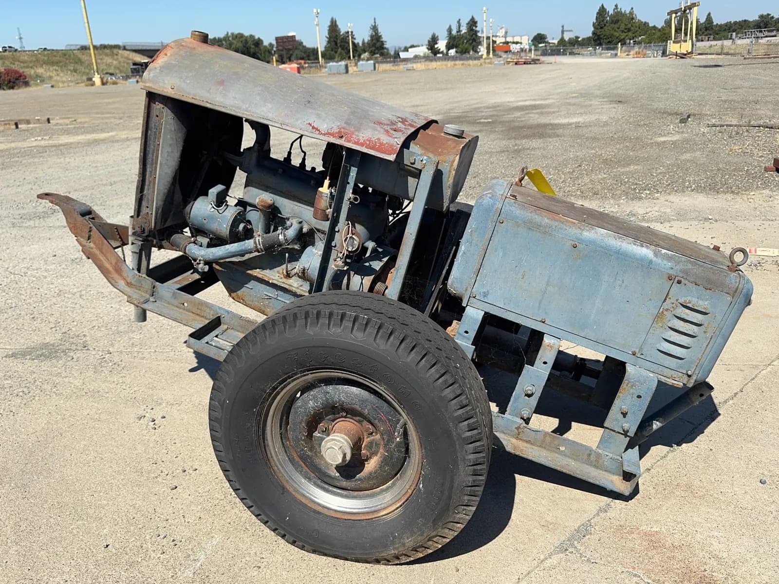 trailer-with-4-cylinder-flat-head-motor-and-generator-ms9d0l40
