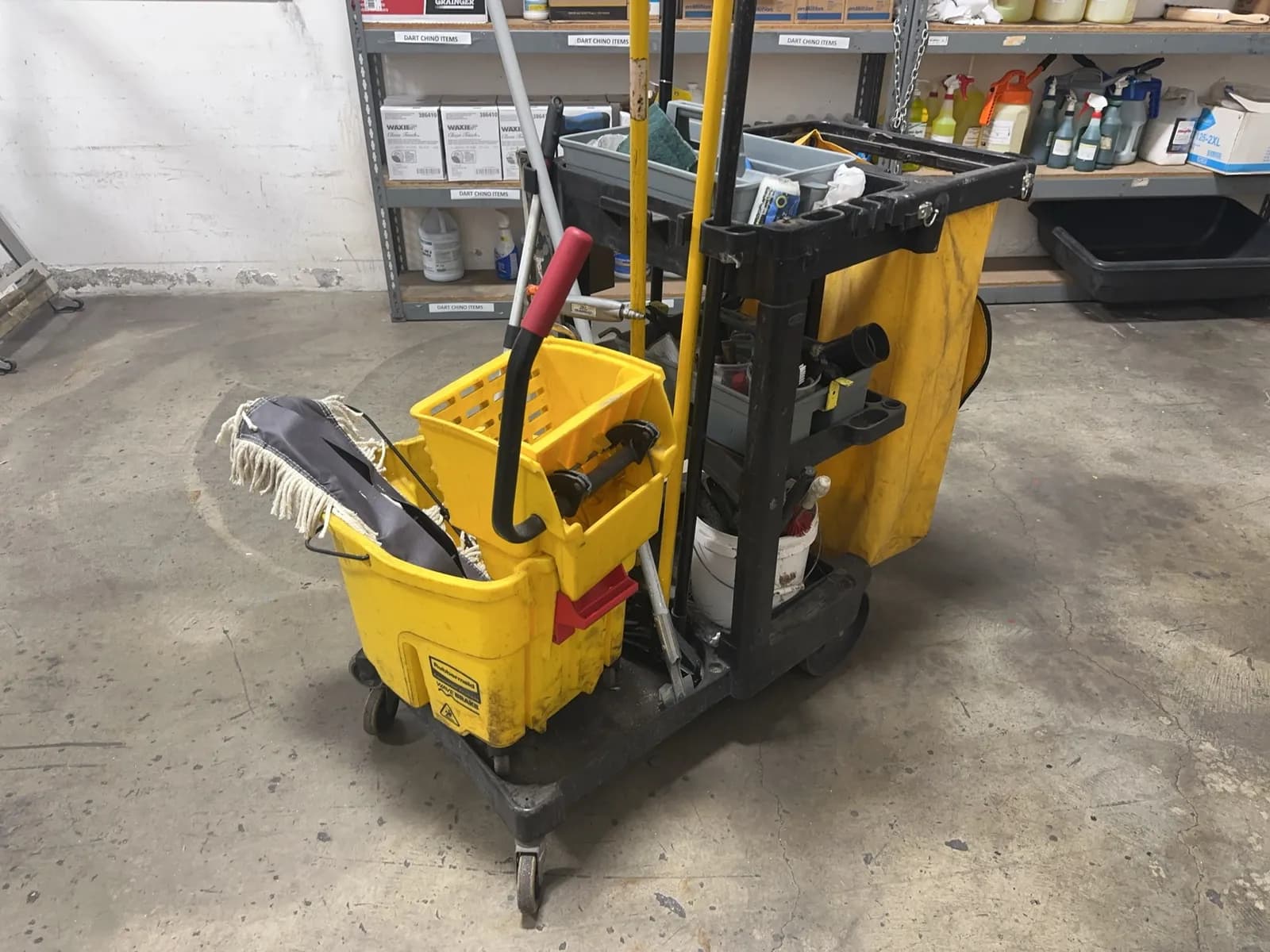 rubbermaid-cleaning-cart-with-contents-included-mrl463oi