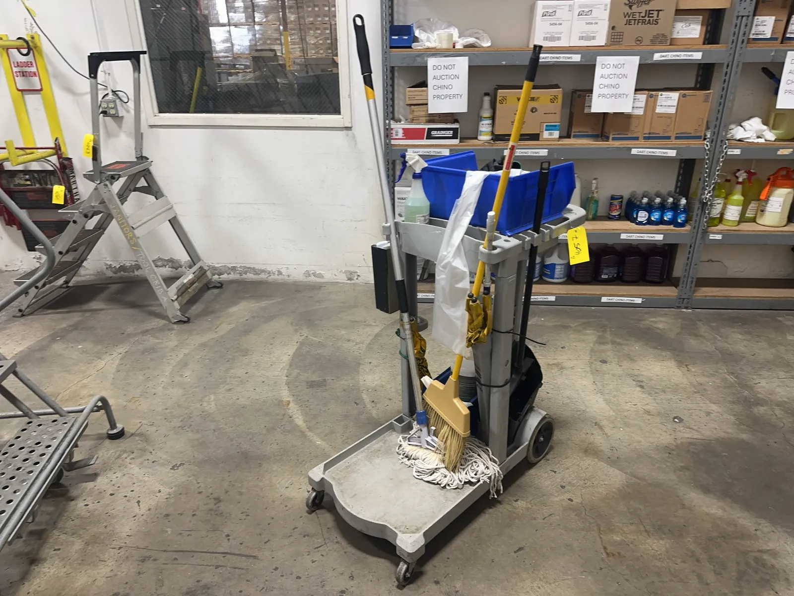 rubbermaid-cleaning-cart-with-contents-included-mrl463sd