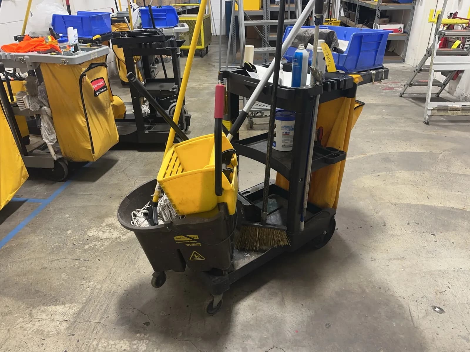 rubbermaid-cleaning-cart-with-contents-included-mrl4642y