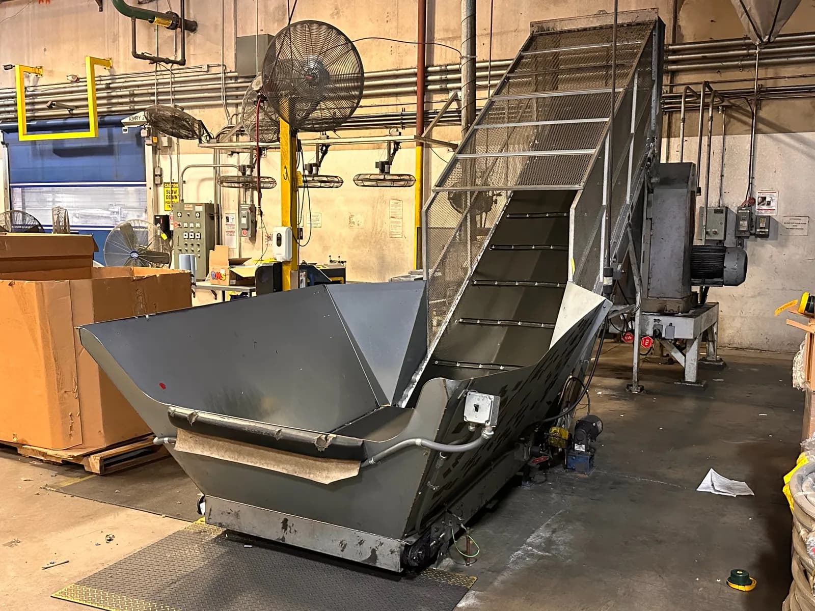 industrial-compactor-with-conveyors-and-elevator-mrjmv2k0