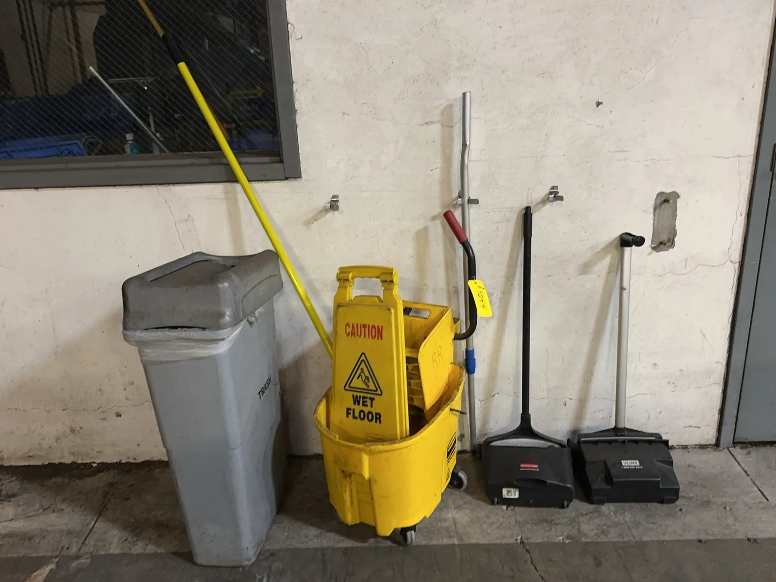 contents-of-section-mop-bucket-2-dust-pans-wet-floor-sign-and-waste-bin-mrl468t8