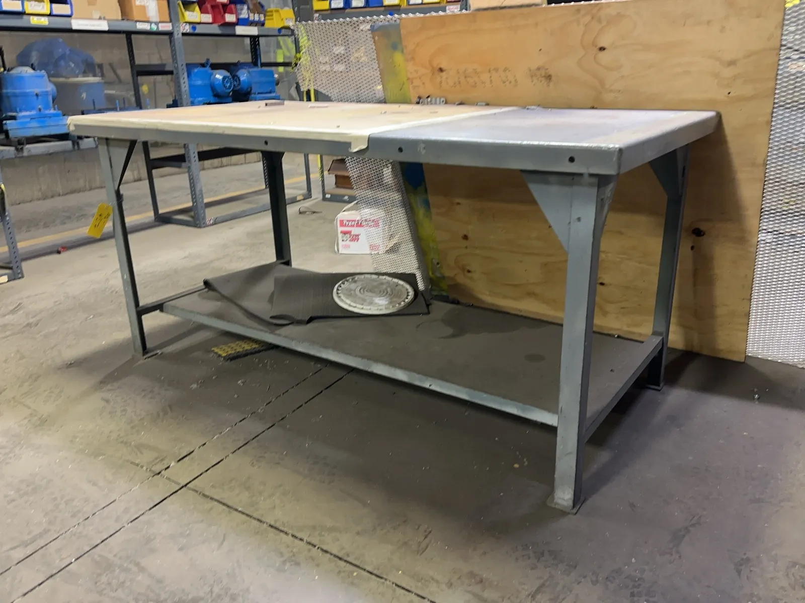metal-table-mrmj2ws4