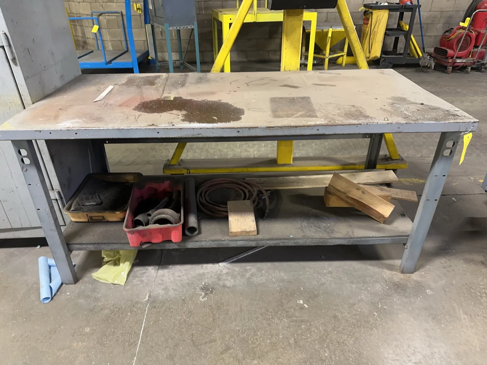 metal-table-with-contents-included-mrmj29gu