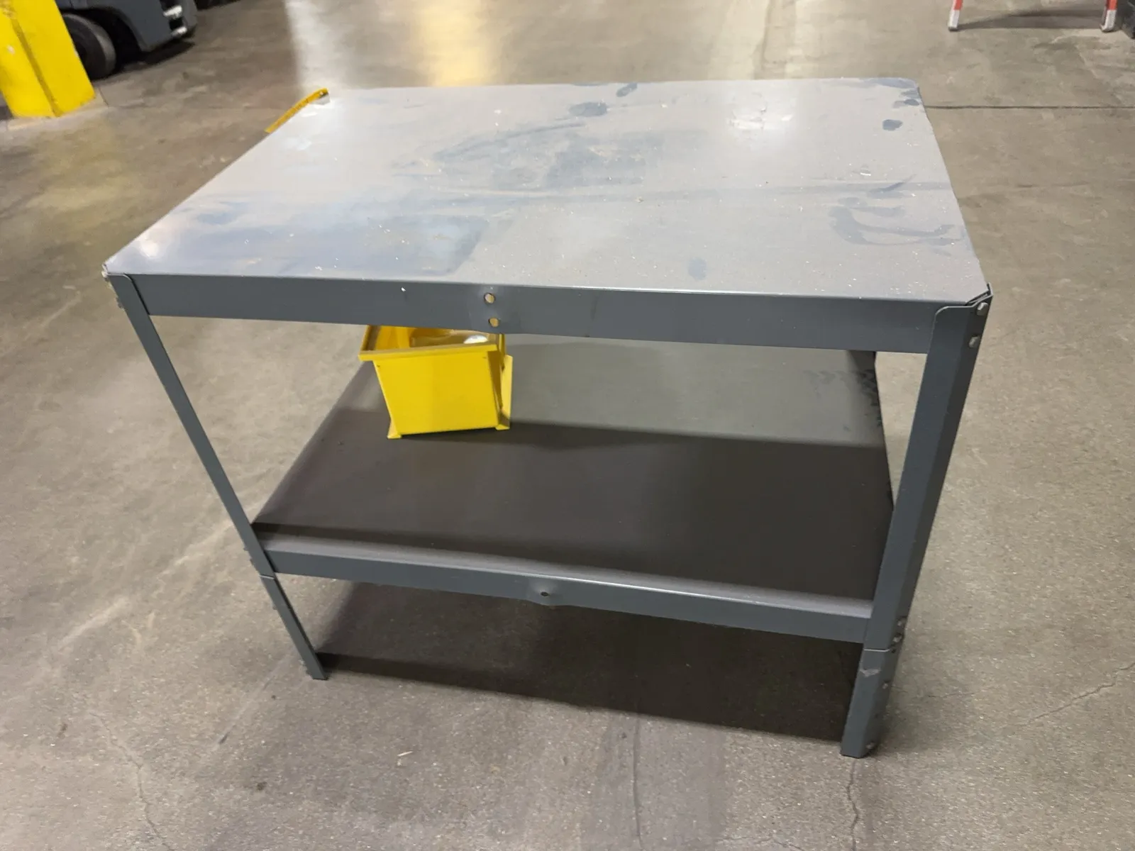 3-metal-table-mrjz94e5