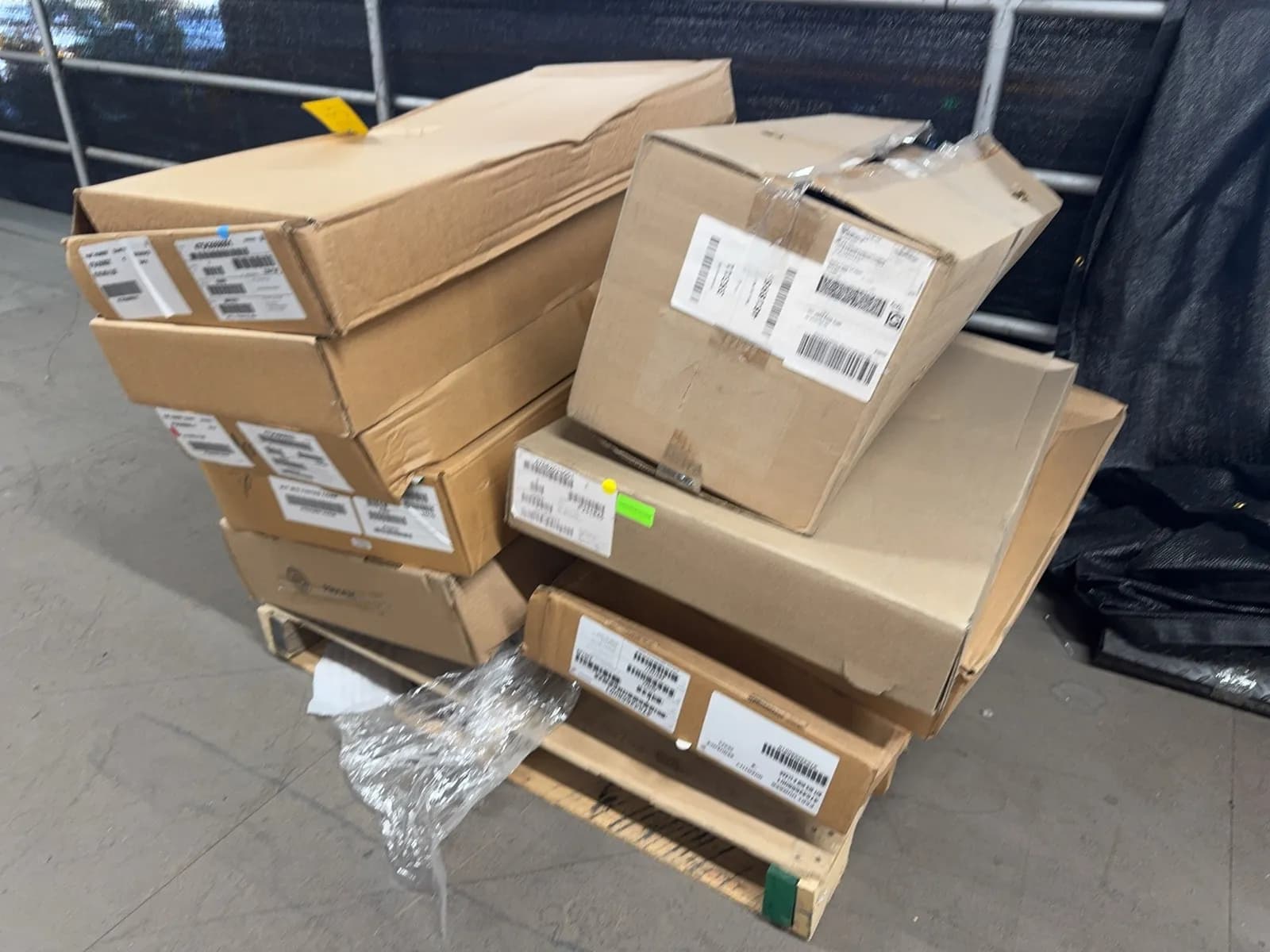 contents-of-pallet-club-car-windshield-kits-and-tow-hitch-79ff27