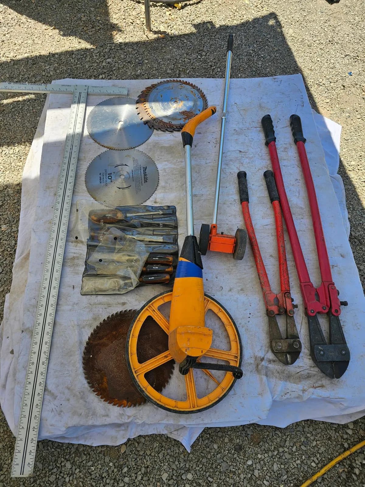 measuring-wheel-pruners-and-saw-blades-mrxuh1es