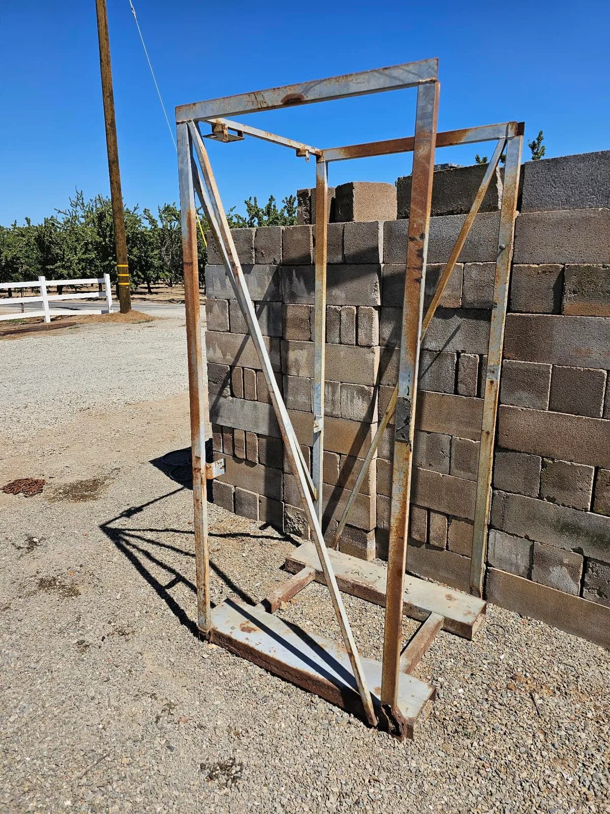 metal-frame-structure-with-diagonal-supports-0249b2