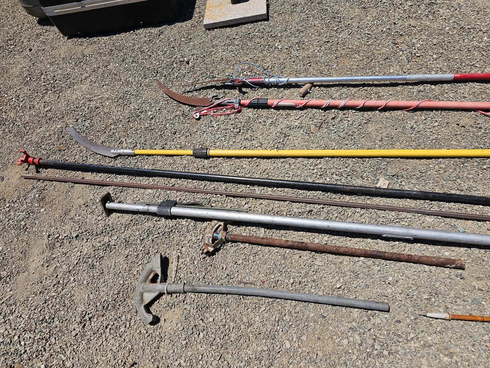 assorted-long-hand-tools-and-garden-equipment-198e26