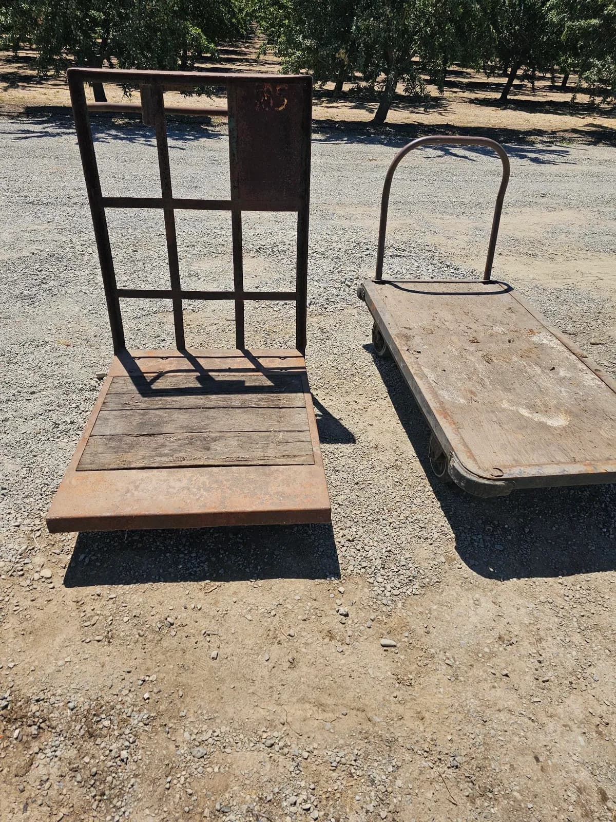 2-heavy-duty-metal-pallet-jacks-with-wooden-deck-ms86ehom