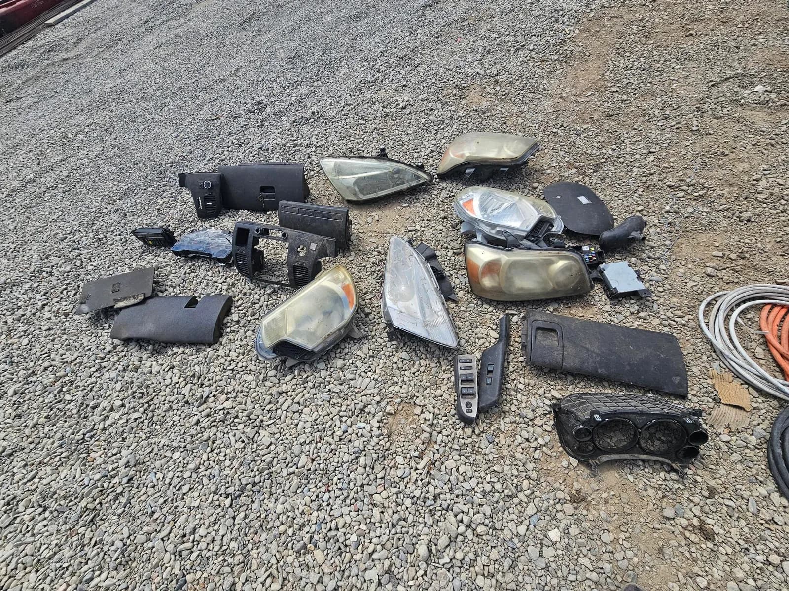 assorted-automotive-body-parts-and-trim-pieces-4e7151