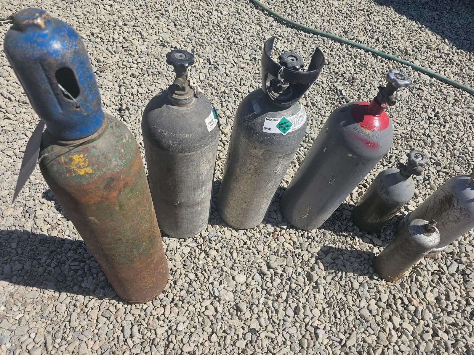 assorted-gas-cylinders-and-tanks-572d12