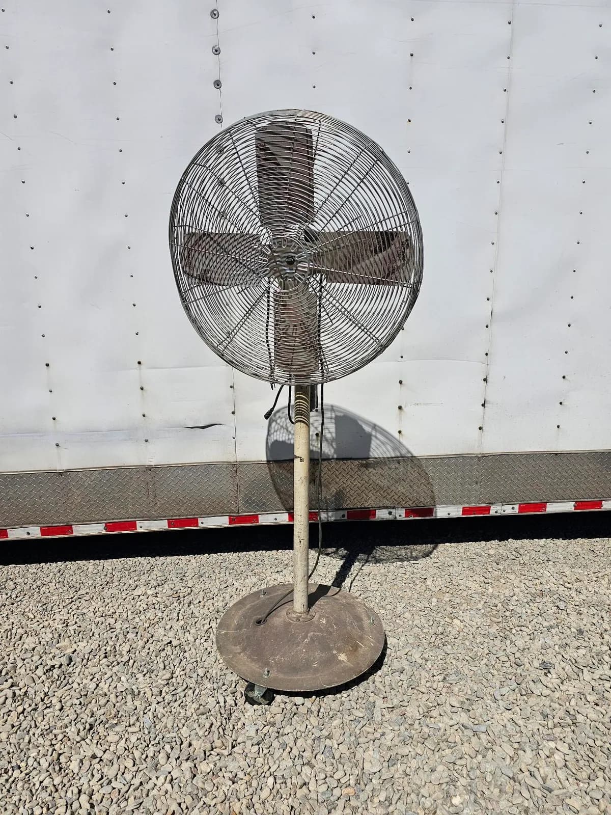 vintage-industrial-floor-fan-on-wheels-71d0a5
