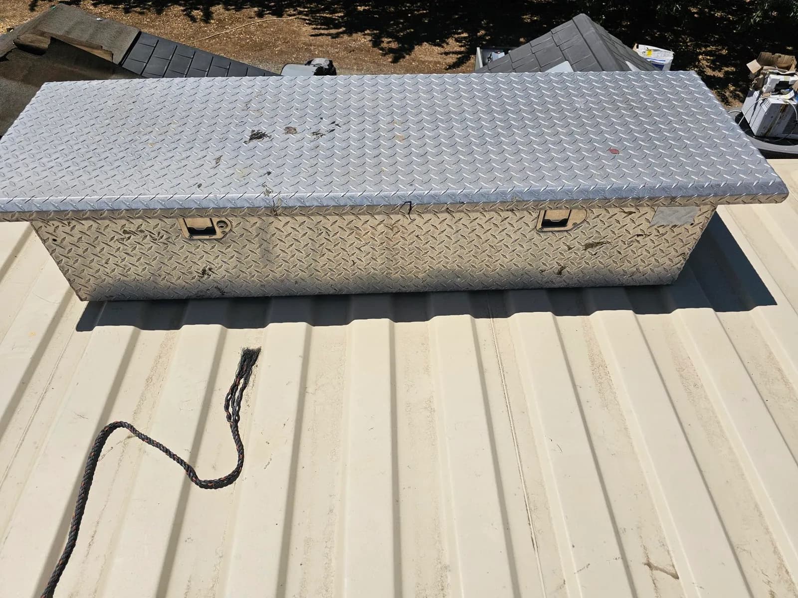 aluminum-diamond-plate-tool-box-with-locking-lid-27f7e8