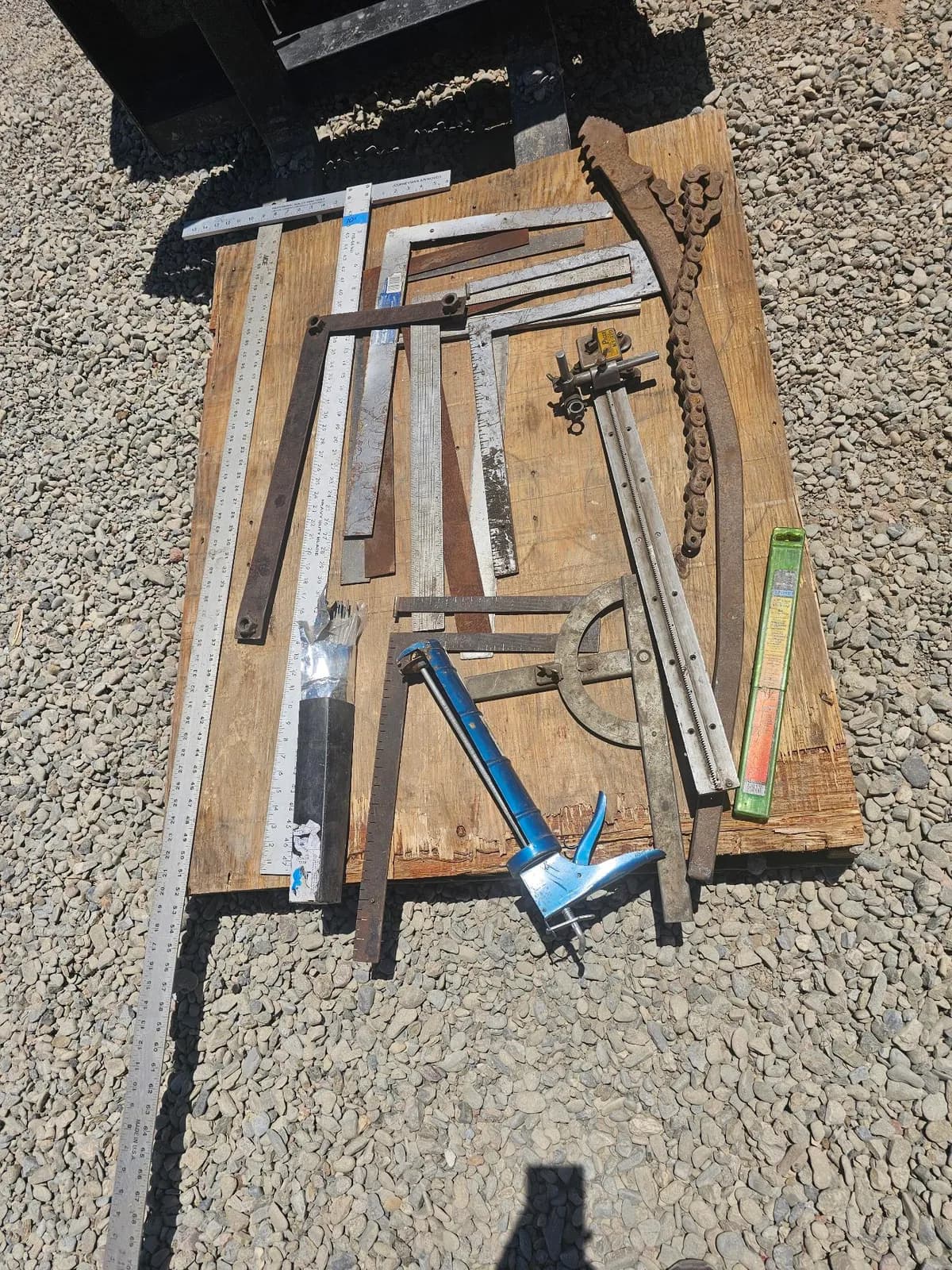 assorted-metalworking-tools-and-measuring-instruments-2f4649