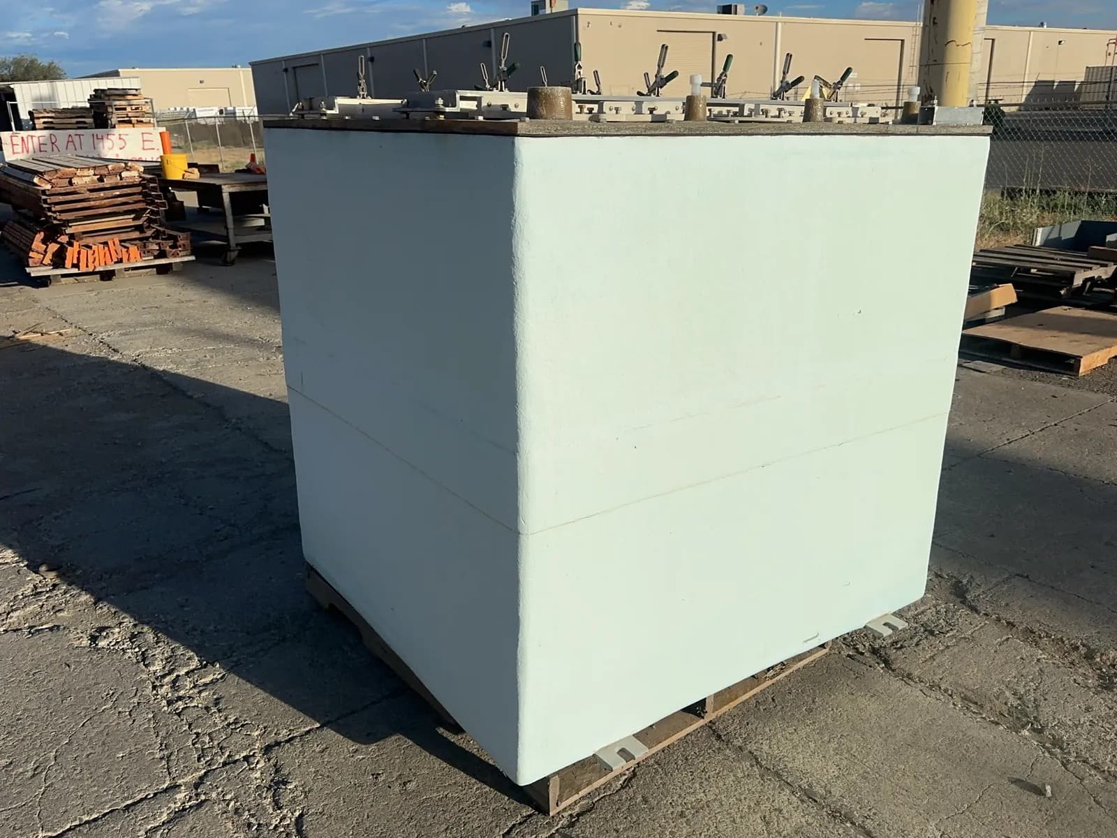 437-gallon-derakane-470-300-containment-shell-3c8725