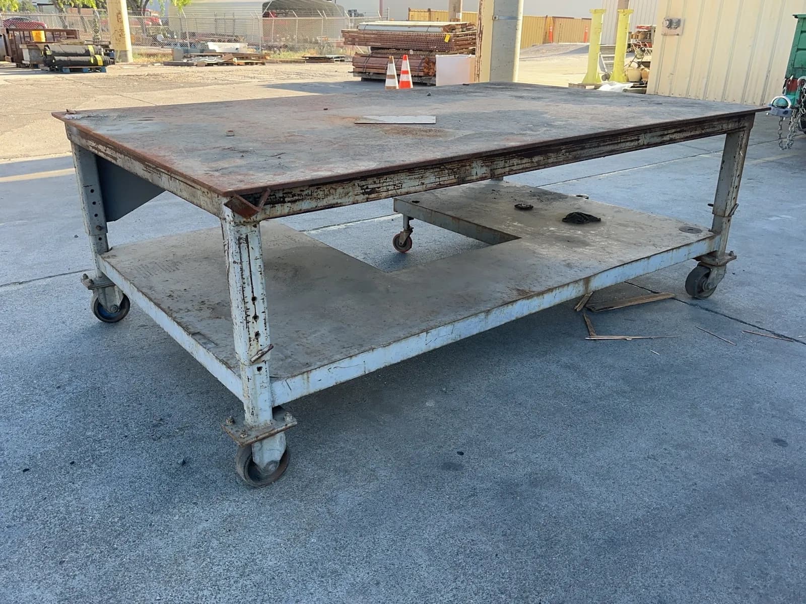 steel-table-on-heavy-duty-caster-wheels-mrz59hc0