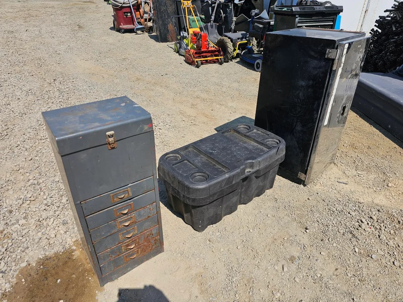 vintage-metal-tool-cabinets-and-storage-box-mry2mhi0